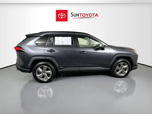 Used 2021 Toyota RAV4 XLE Premium image 2