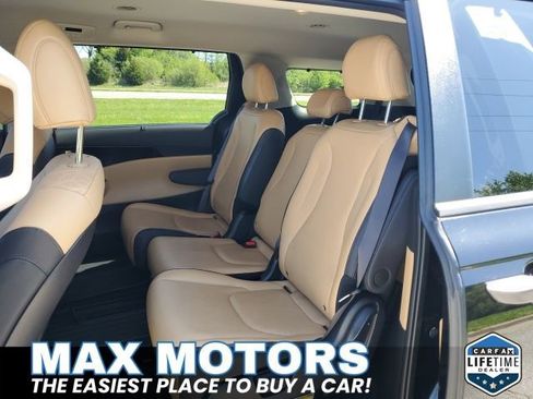 Used 2024 Kia Carnival EX FWD image 15