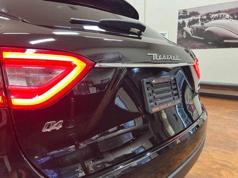 Used 2018 Maserati Levante AWD/4WD image 46