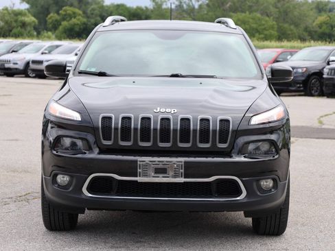 Used 2017 Jeep Cherokee Limited AWD/4WD image 2