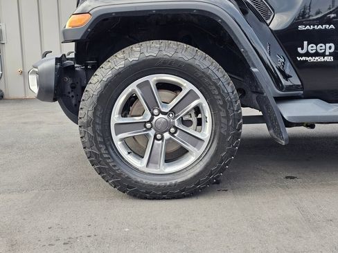 Used 2020 Jeep Wrangler Unlimited Sahara w/ Uconnect 4C Nav & Sound Group AWD/4WD image 9