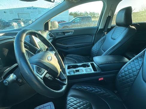 Used 2024 Ford Edge Titanium image 3