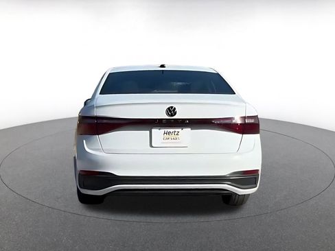 Used 2025 Volkswagen Jetta Sport image 11