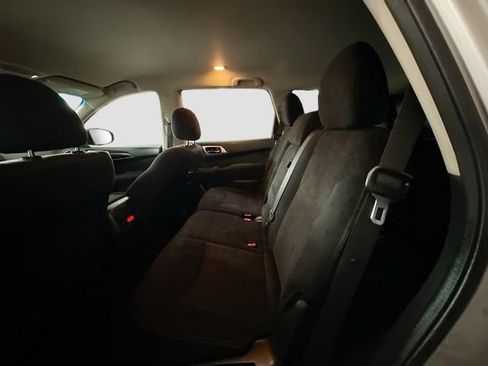 Used 2016 Nissan Pathfinder SV image 23