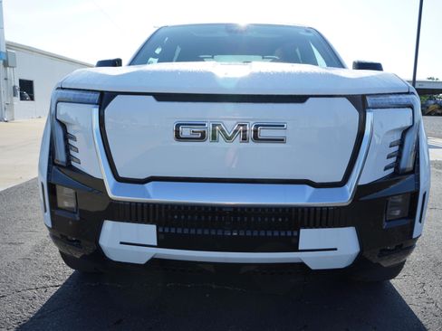 New 2025 GMC Sierra EV Denali image 8