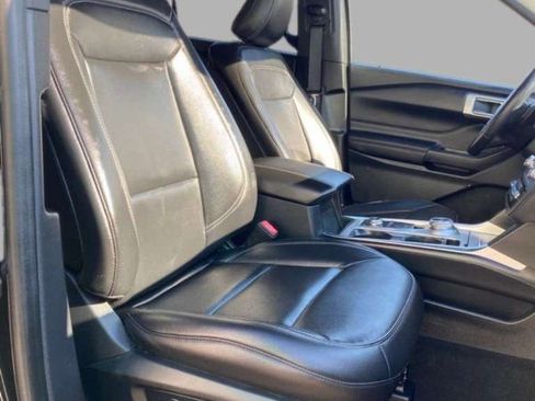 Used 2020 Ford Explorer XLT w/ Equipment Group 202A image 27