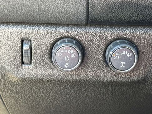 Used 2022 Chevrolet Colorado LT w/ LT Convenience Package AWD/4WD image 19