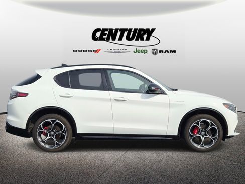 Used 2024 Alfa Romeo Stelvio Veloce AWD/4WD image 2