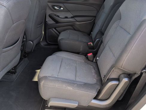 Used 2022 Chevrolet Traverse LT FWD image 32