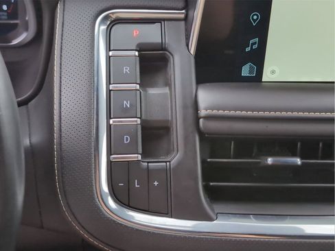 Used 2024 Chevrolet Suburban Premier RWD image 19