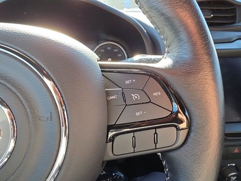 Used 2021 Jeep Renegade Latitude image 17