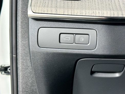 New 2025 Volvo XC90 T8 Ultra w/ Protection Package Premier image 10