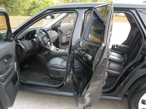 Used 2019 Land Rover Range Rover Evoque image 18