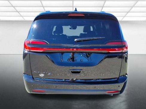 New 2026 Chrysler Pacifica Select w/ S Appearance Package image 5