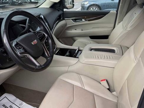 Used 2018 Cadillac Escalade Luxury image 10