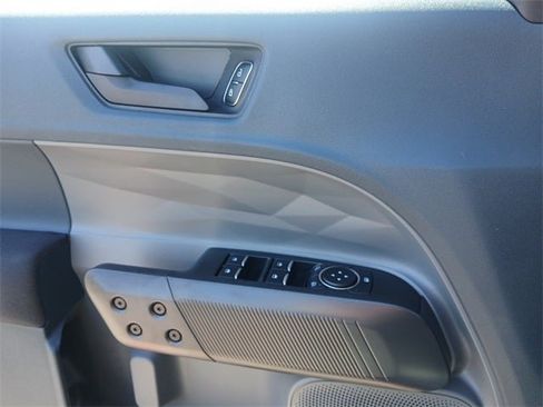 New 2025 Ford Maverick XL image 18