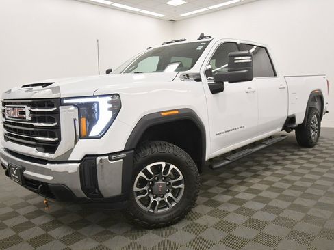 Used 2024 GMC Sierra 3500 SLE image 2