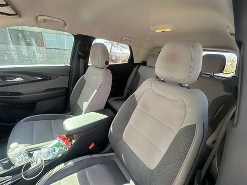 Used 2022 Chevrolet TrailBlazer LT FWD image 17