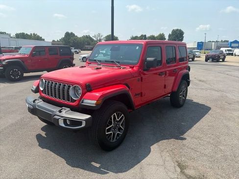 Used 2025 Jeep Wrangler Unlimited Sahara AWD/4WD image 2