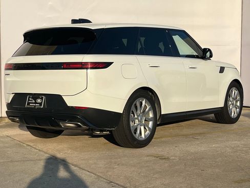Used 2025 Land Rover Range Rover Sport SE image 9