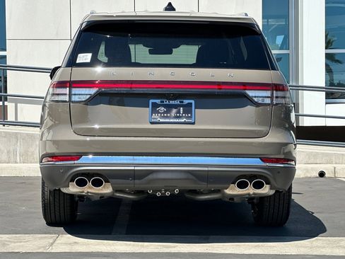 New 2025 Lincoln Aviator AWD w/ Equipment Group 101A image 4