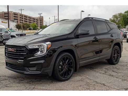 Used 2023 GMC Terrain SLE w/ Driver Convenience Package FWD image 4