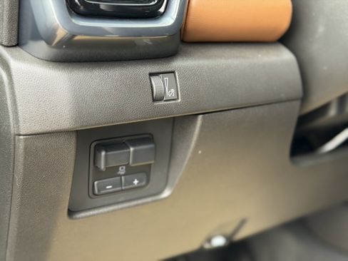 Used 2024 GMC Canyon AT4 image 24