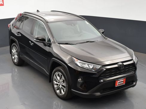 Used 2019 Toyota RAV4 XLE Premium image 25