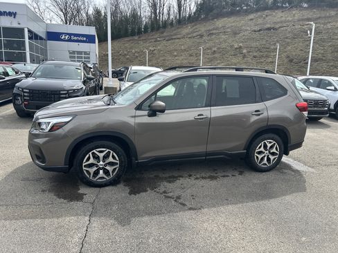 Used 2019 Subaru Forester Premium w/ All-Weather Package image 13