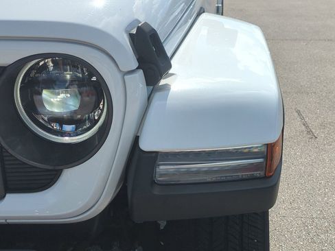 Used 2024 Jeep Gladiator Sport AWD/4WD image 11
