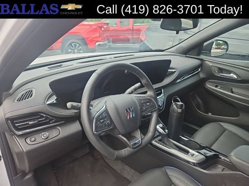 Certified 2025 Buick Envista Sport Touring w/ Convenience I Package FWD image 5