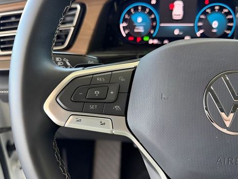 Used 2025 Volkswagen Atlas SE image 18