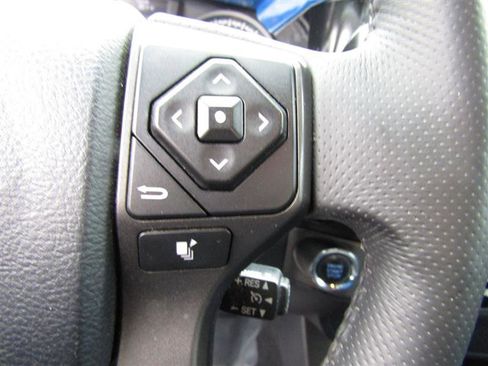 Used 2017 Toyota Tacoma TRD Sport w/ Tow Package image 15