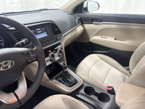 Used 2019 Hyundai Elantra SE image 23
