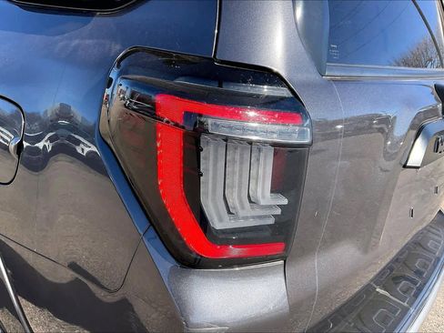 Used 2018 Toyota 4Runner TRD Off-Road image 27