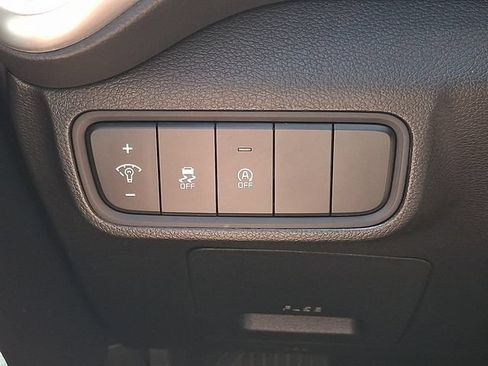 Used 2025 Kia Soul LX FWD image 24