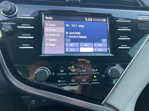 Used 2018 Toyota Camry LE image 21