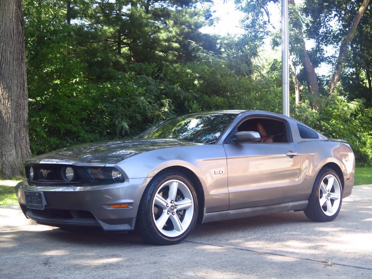 Used 2011 Ford Mustang GT Premium RWD image 1