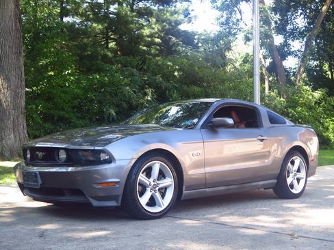 Used 2011 Ford Mustang GT Premium RWD image 1