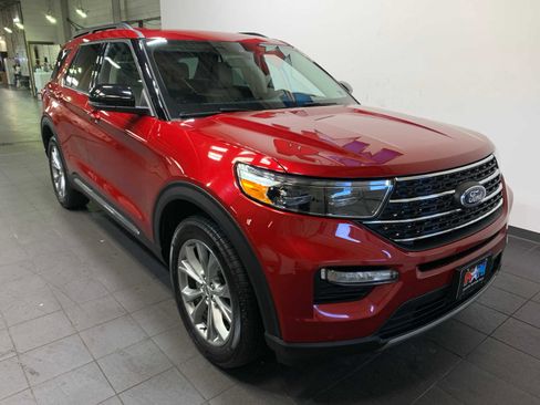 Used 2023 Ford Explorer XLT w/ Equipment Group 202A image 2