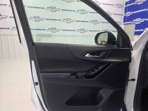 Used 2025 Chevrolet Equinox LT image 12