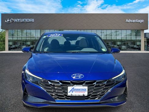 Used 2022 Hyundai Elantra SEL w/ Convenience + Premium Package FWD image 2