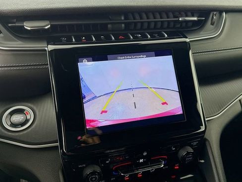 Used 2024 Jeep Grand Cherokee Altitude image 13