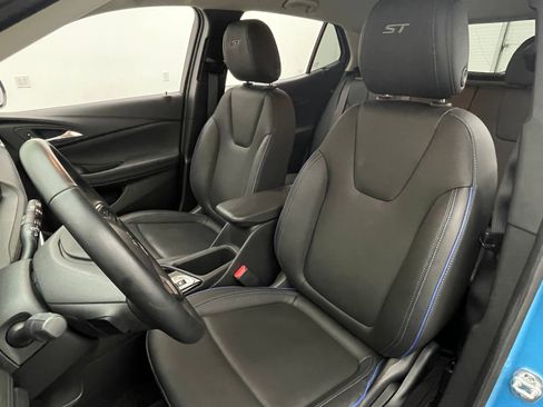 Used 2025 Buick Encore GX Sport Touring w/ Advanced Technology Package FWD image 16