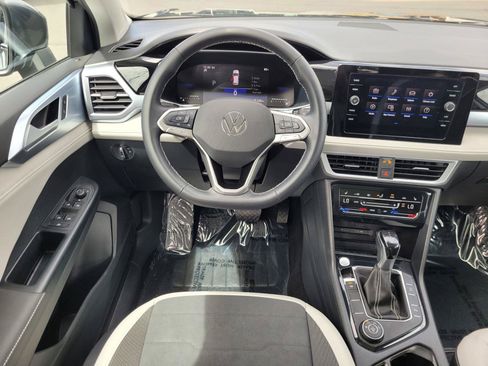 Certified 2025 Volkswagen Taos SE w/ Panoramic Sunroof Package AWD/4WD image 19