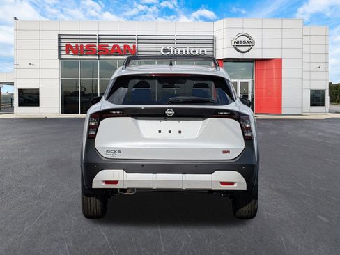 New 2026 Nissan Kicks SR FWD image 4