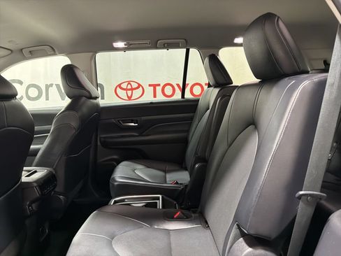 Used 2025 Toyota Grand Highlander AWD image 18