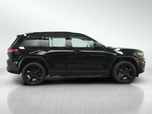 Used 2023 Jeep Grand Cherokee Limited w/ Luxury Tech Group II AWD/4WD image 6