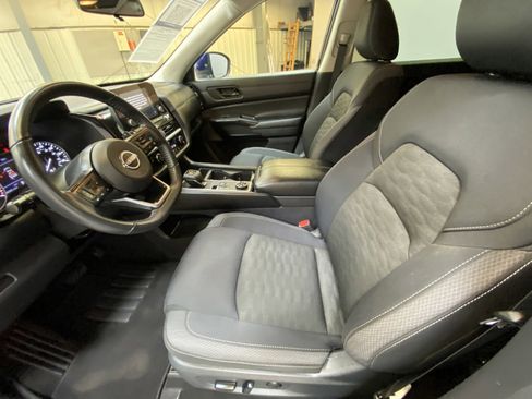 Used 2025 Nissan Pathfinder SV AWD/4WD image 22