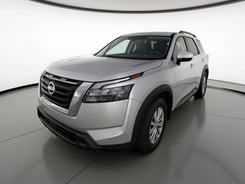 Used 2025 Nissan Pathfinder SV FWD image 3